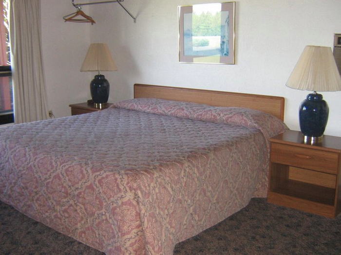 Tradewinds Motel - Random Photos From The Web (newer photo)
